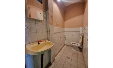 La inversión de Las Heras, casa + local comercial zona UNNE