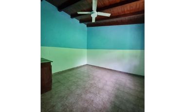 La inversión de Las Heras, casa + local comercial zona UNNE