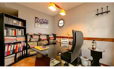 CHALET CON PATIO Y DEPENDENCIA