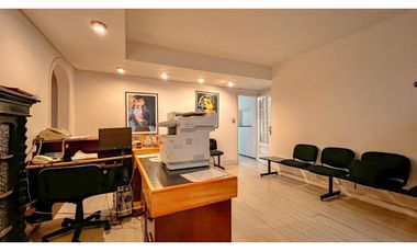CHALET CON PATIO Y DEPENDENCIA