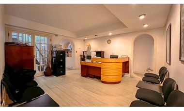 CHALET CON PATIO Y DEPENDENCIA