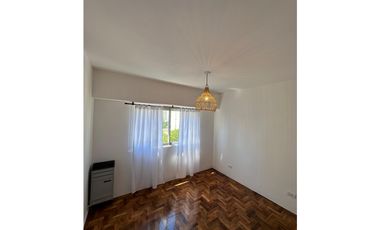 ** 3 ambientes a la calle con balcón Reciclado. España y San Martín