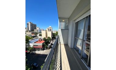 ** 3 ambientes a la calle con balcón Reciclado. España y San Martín
