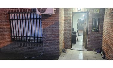 Islas Malvinas 2444, e/ Mexico y Washington, I. Casanova