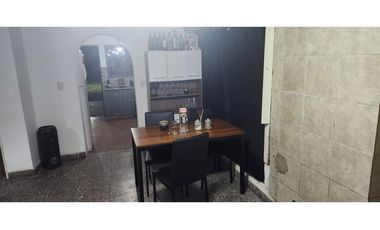 Islas Malvinas 2444, e/ Mexico y Washington, I. Casanova