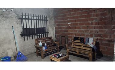 Islas Malvinas 2444, e/ Mexico y Washington, I. Casanova