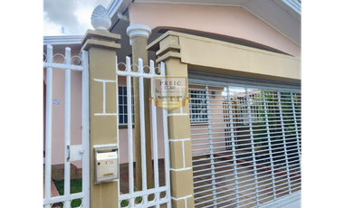VENTA DE CASA CON LNEA BLANCA EN BRISAS DEL GOLF