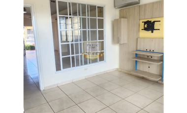 VENTA DE CASA CON LNEA BLANCA EN BRISAS DEL GOLF