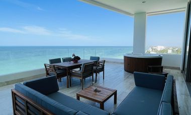 Penthouse equipado de 5 habitaciones frente al mar