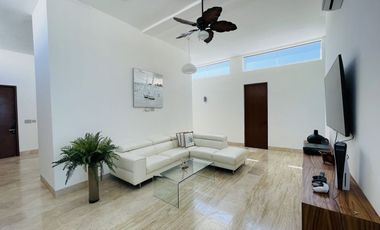 Penthouse equipado de 5 habitaciones frente al mar