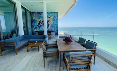 Penthouse equipado de 5 habitaciones frente al mar