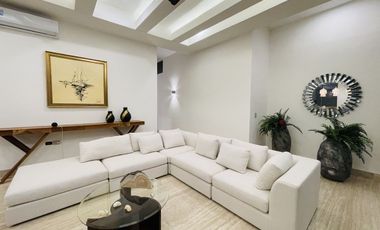 Penthouse equipado de 5 habitaciones frente al mar