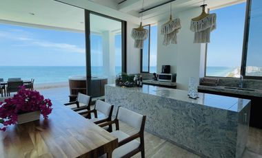 Penthouse equipado de 5 habitaciones frente al mar