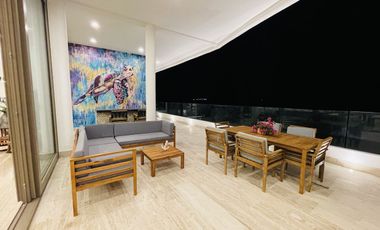 Penthouse equipado de 5 habitaciones frente al mar