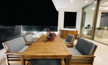 Penthouse equipado de 5 habitaciones frente al mar