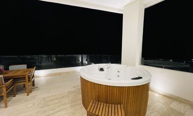 Penthouse equipado de 5 habitaciones frente al mar