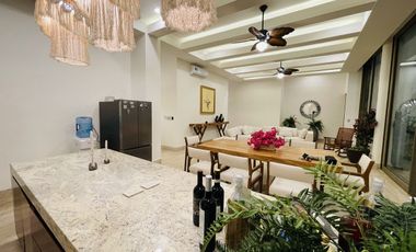 Penthouse equipado de 5 habitaciones frente al mar
