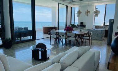 Penthouse equipado de 5 habitaciones frente al mar