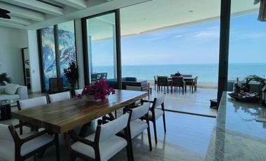 Penthouse equipado de 5 habitaciones frente al mar