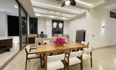 Penthouse equipado de 5 habitaciones frente al mar