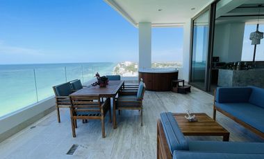 Penthouse equipado de 5 habitaciones frente al mar