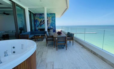 Penthouse equipado de 5 habitaciones frente al mar
