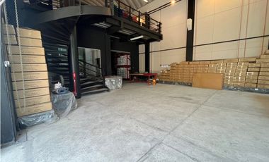 LOCAL COMERCIAL SOBRE AV. REVOLUCIÓN EN SAN PEDRO DE LOS PINOS