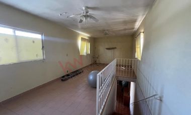 Venta de Casa en Ciudad Lerdo: Gran Tamaño y Encantador Jardín
