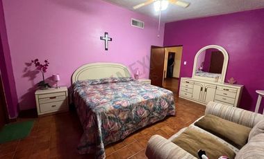 Venta de Casa en Ciudad Lerdo: Gran Tamaño y Encantador Jardín