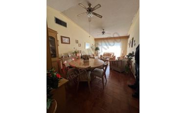 Venta de Casa en Ciudad Lerdo: Gran Tamaño y Encantador Jardín