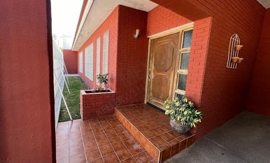 Venta de Casa en Ciudad Lerdo: Gran Tamaño y Encantador Jardín