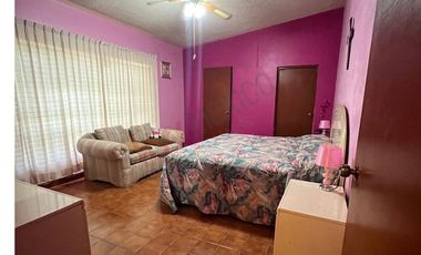 Venta de Casa en Ciudad Lerdo: Gran Tamaño y Encantador Jardín