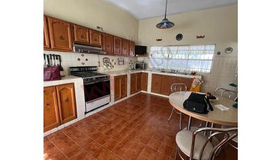 Venta de Casa en Ciudad Lerdo: Gran Tamaño y Encantador Jardín