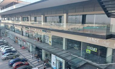 LOCAL PLAZA MALIBU (AJ)