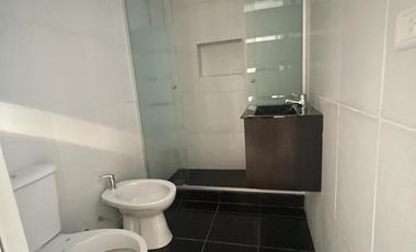 Venta  3 Amb al frente Lanús. 84M2.