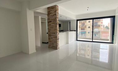 Venta  3 Amb al frente Lanús. 84M2.