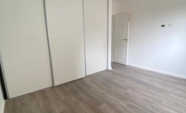 Venta  3 Amb al frente Lanús. 84M2.