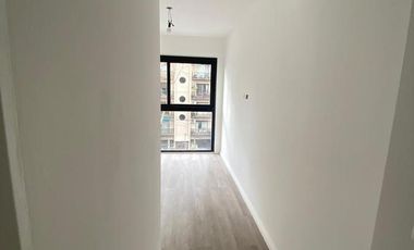 Venta  3 Amb al frente Lanús. 84M2.