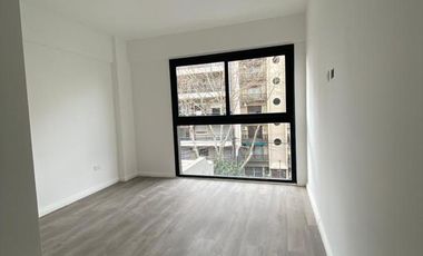 Venta  3 Amb al frente Lanús. 84M2.