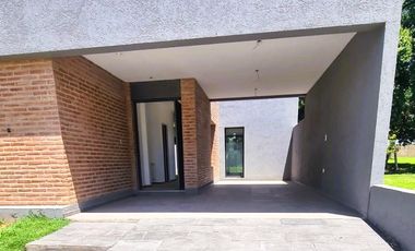 Hermosa Casa 2 dorm. zona sur.