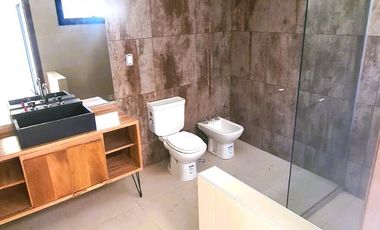 Hermosa Casa 2 dorm. zona sur.