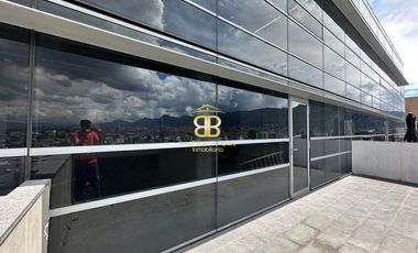 Se arrienda espectacular oficina en Centum