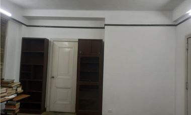 VENDO OFICNA BIEN UBICADA LA  CANDELARIA, CORAZON CENTRO MEDELLIN