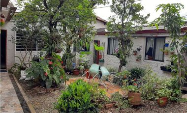 HERMOSA CASA EN VENTA EN ELCORAZÓN DE MEDELLN