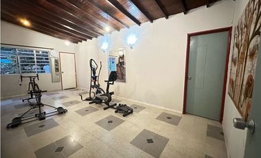 HERMOSA CASA EN VENTA EN ELCORAZÓN DE MEDELLN