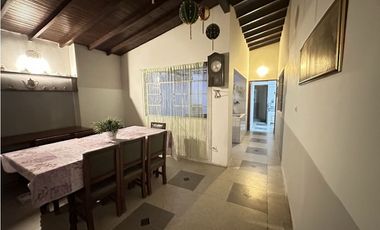 HERMOSA CASA EN VENTA EN ELCORAZÓN DE MEDELLN