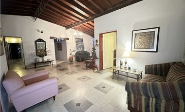 HERMOSA CASA EN VENTA EN ELCORAZÓN DE MEDELLN