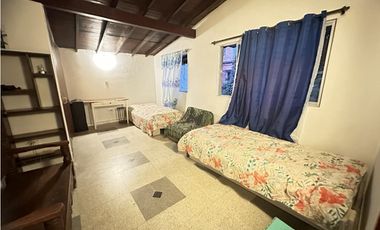 HERMOSA CASA EN VENTA EN ELCORAZÓN DE MEDELLN