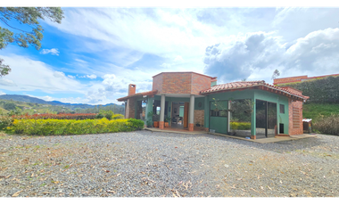 Venta finca en El Retiro, vista espectacular y a 5 minutos del parque.