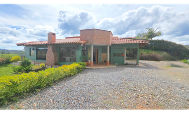 Venta finca en El Retiro, vista espectacular y a 5 minutos del parque.